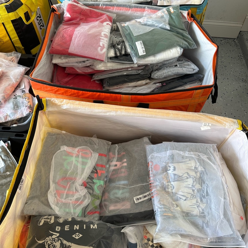 Bulk Clothing Lot Warehouse sale Holiday T-shirt /long sleeves/Sweatshirt - Picture 6 of 13